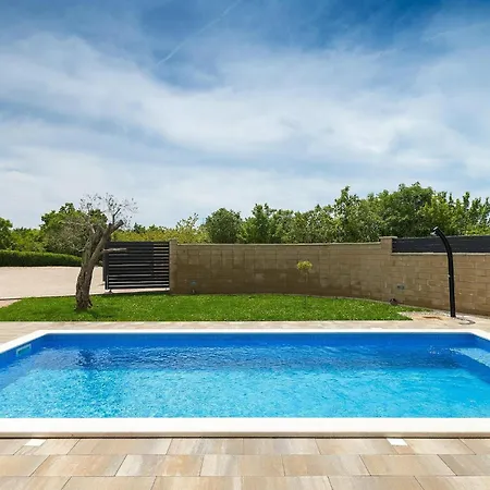 Matea Holiday home Pula